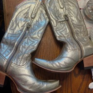 Junk gypsy by lane boots vintage gold color worn once